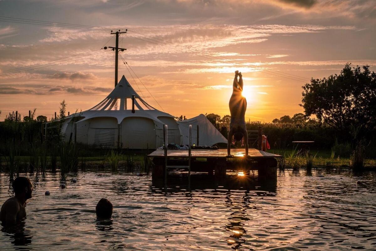 Campsite Moat Island Glamping Norwich