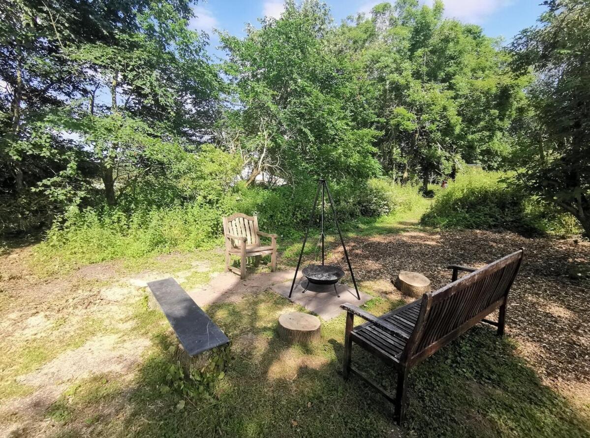 Moat Island Glamping * Norwich
