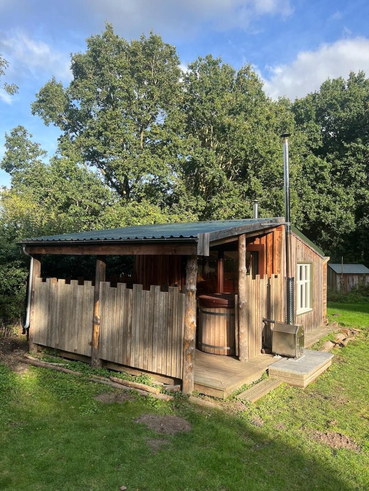 Campsite Moat Island Glamping Norwich
